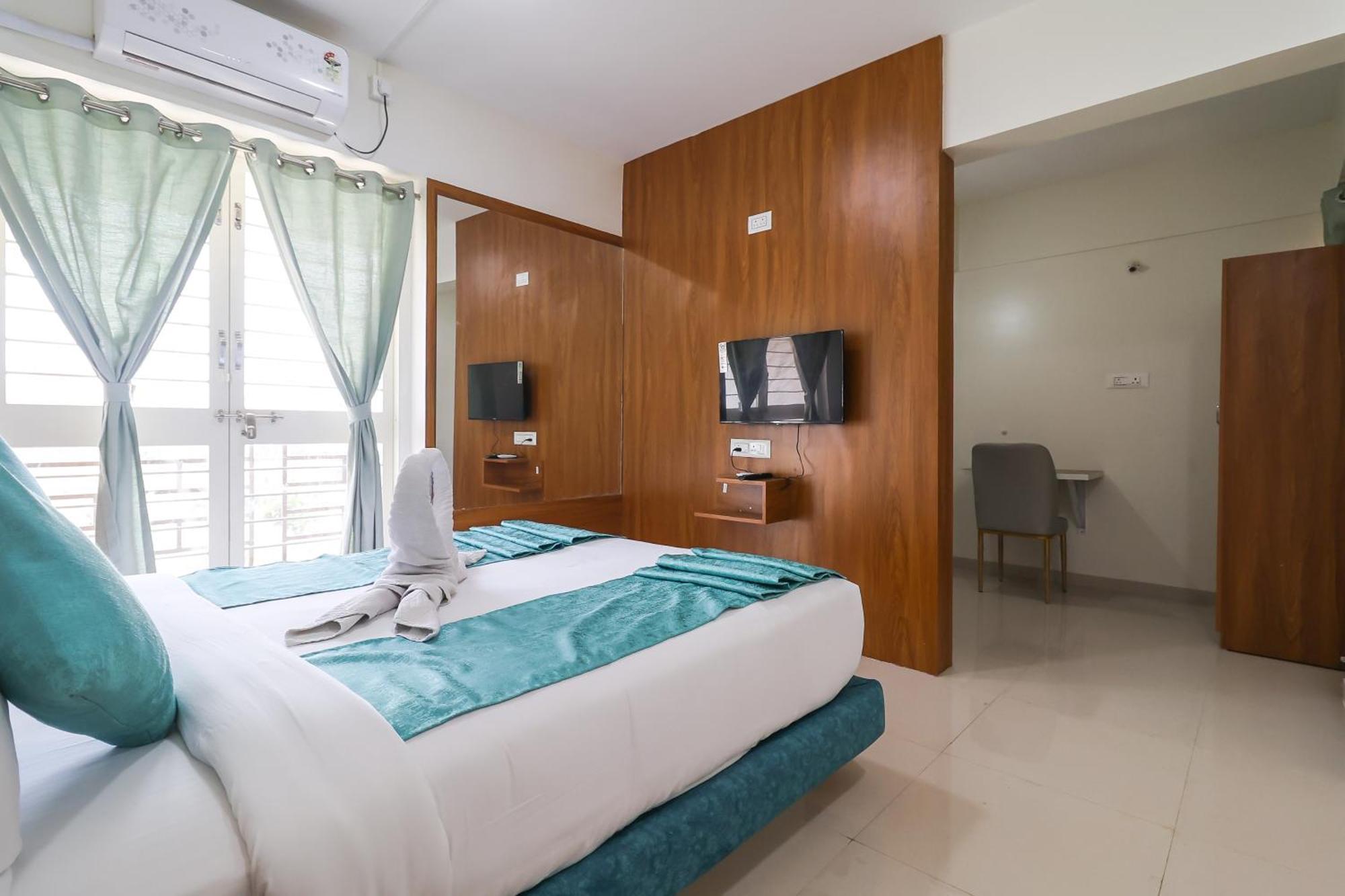 Hotel Tridents Хинджавади Экстерьер фото